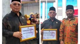 Ketua Baznas Ciamis, Drs. KH. Lili Miftah, MBA mendapatkan penghargaan dari Kemenag Jabar.