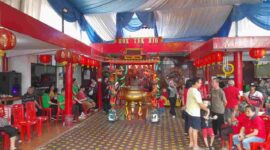 Kuliner gratis di klenteng Ciamis.