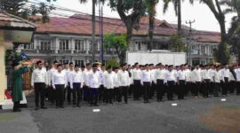 Upacara pengambilan sumpah janji panitia ajudikasi dalam program PTSL.
