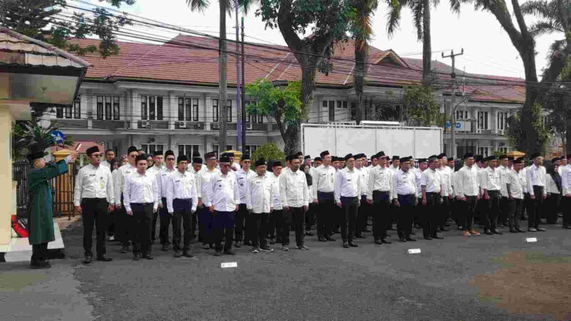 Upacara pengambilan sumpah janji panitia ajudikasi dalam program PTSL.