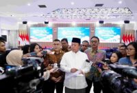 Menteri Nusron saat diwawancarai oleh awak media.