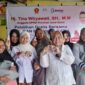 Tina Wiryawati menggelar pelatihan pembuatan minyak telon di Cijeungjing Ciamis.