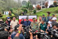 Penertiban villa di kawasan Puncak Bogor.