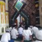 Ketua MUI Kabupaten Ciamis, KH. Saeful Ujun memberikan ceramah kepada peserta Pesantren Ramadan Lansia di Masjid Agung Ciamis.