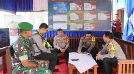 Kapolres Ciamis tengah mengecek Pos Pam Lebaran.