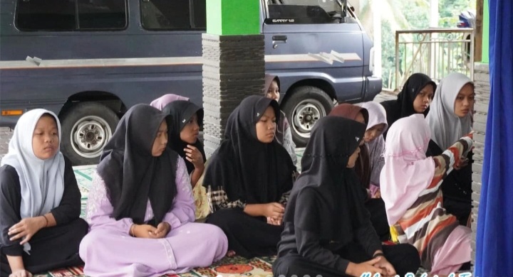 Santunan anak yatim dan dhuafa oleh Kantor Pertanahan Ciamis.