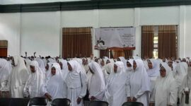 Calon jemaah haji asal Ciamis ikuti bimbingan manasik haji.