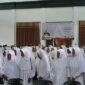 Calon jemaah haji asal Ciamis ikuti bimbingan manasik haji.
