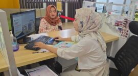 Warga Ciamis saat memanfaatkan pelayanan Kantor Pertanahan saat libur lebaran.