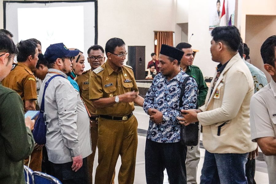 Bupati Ciamis, Herdiat Sunarya dan Ketua PD Muhammadiyah Ciamis, Ridwan Rahaman S.