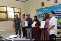 Penyerahan sertipikat tanah oleh Kantor Pertanahan Ciamis.