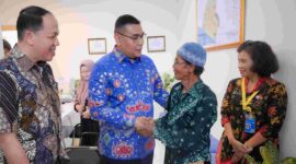 Wamen ATR/BPN tengah meninjau layanan pertanahan di Kulon Progo.