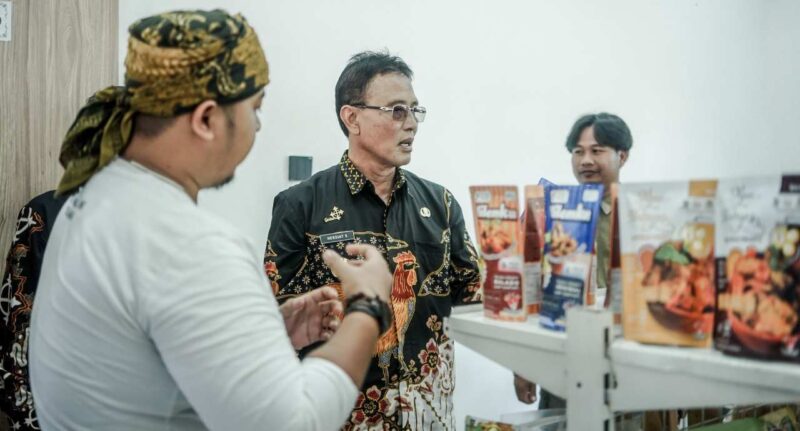 Peresmian rest area Karangkamulyan oleh Bupati Ciamis, Herdiat Sunarya.