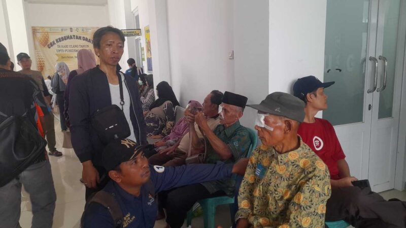 Operasi katarak gratis.