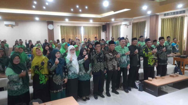 Workshop Penyusunan Dokumen Kurikulum dan Sosialisasi Pembelajaran Terintegrasi Deep Learning.