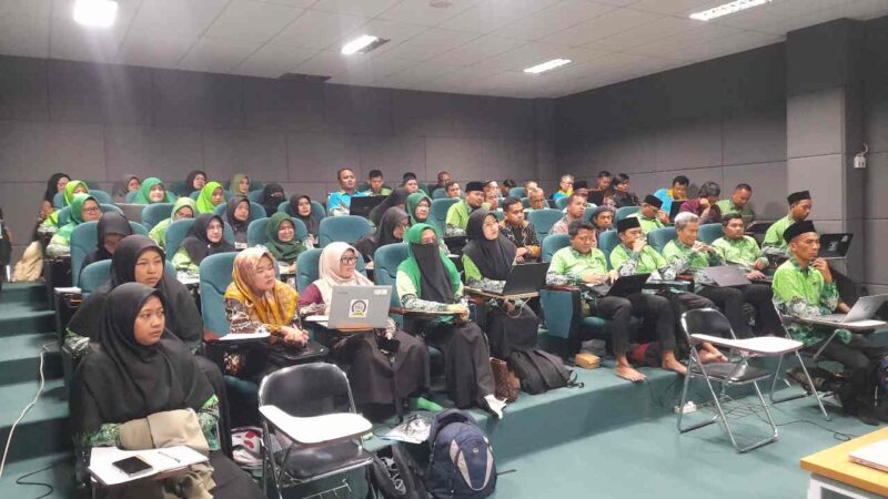 Sosialisasi Pembelajaran Terintegrasi Deep Learning dan Kurikulum Berbasis Cinta.