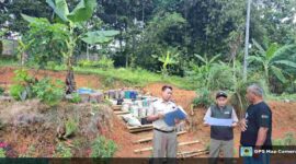 Kantor Pertanahan Kabupaten Ciamis melakukan peninjauan lapangan terhadap sejumlah bidang tanah wakaf.