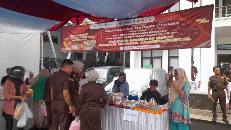 Pasar murah dan bazaar usaha mikro, kecil Kejari Ciamis.