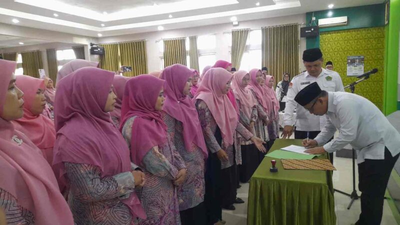 Pelantikan Pengurus Kelompok Kerja Guru Raudlatul Athfal (KKGRA).