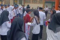 Pemberian apresiasi kepada peserta OMI yang lolos ke tiingkat Jabar.