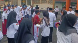 Pemberian apresiasi kepada peserta OMI yang lolos ke tiingkat Jabar.