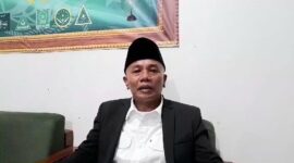 Pimpinan Ponpes Miftahul Ulum Bangunsirna, KH. Arif Chowas.